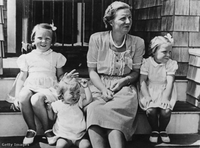 Julianna hercegnő három gyermekével Kanadában