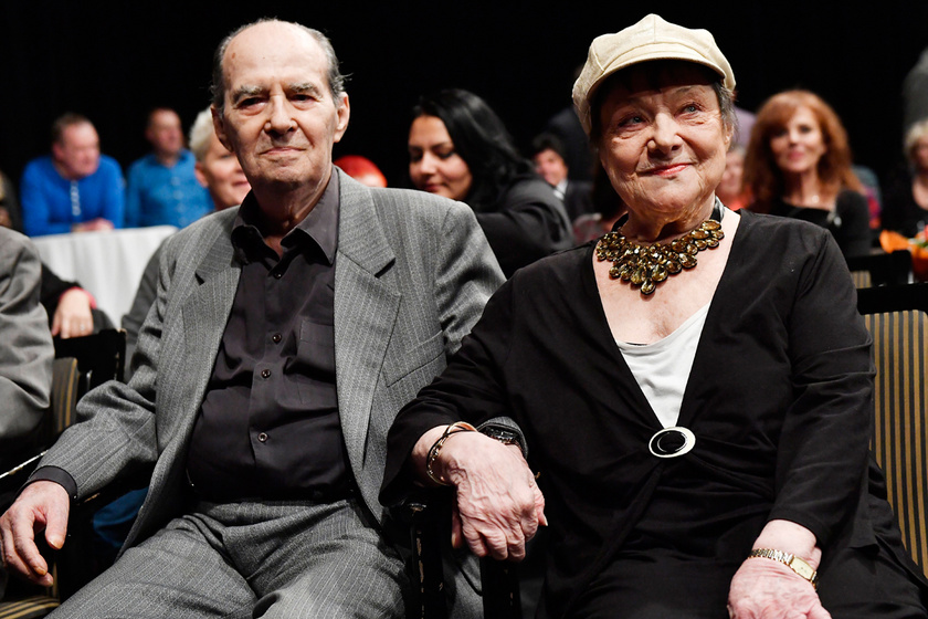 A 80. születésnapját ünneplő Csűrös Karola és férje, Horváth Ádám a Madách Színházban tartott köszöntésen 2016. november 8-án