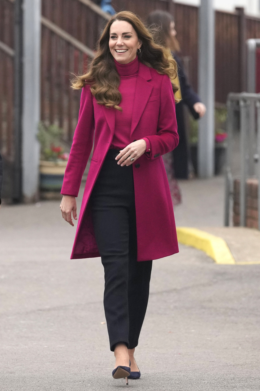 Katalin hercegné egy Hobbs London kabátban és hozzá illő felsőben tündökölt november 24-én.