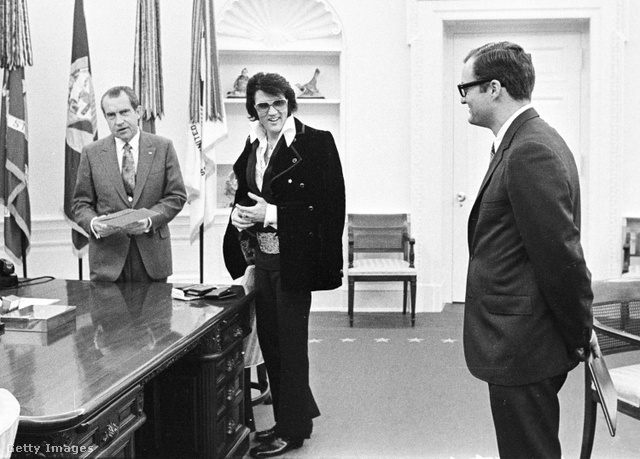 Richard Nixon, Elvis Presley és az elnök titkára, Egil Krogh az ovális irodában