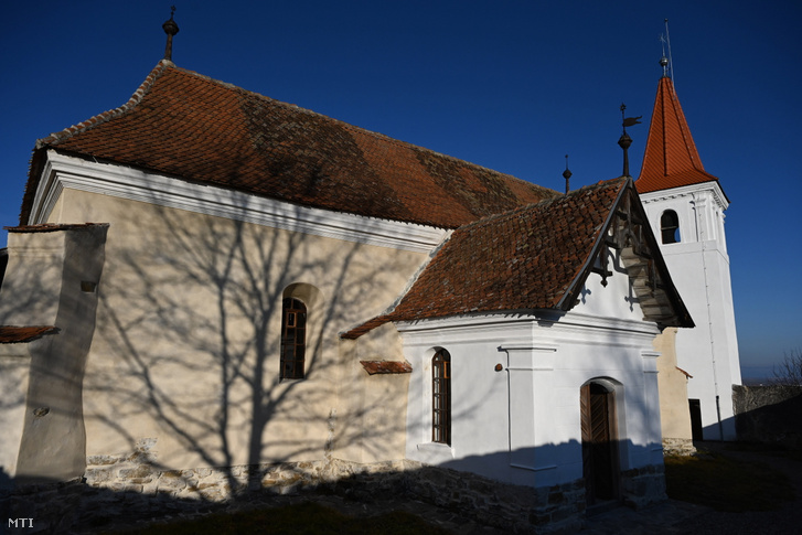 Az erdélyi Sepsiszentkirály felújított unitárius temploma 2021. december 4-én