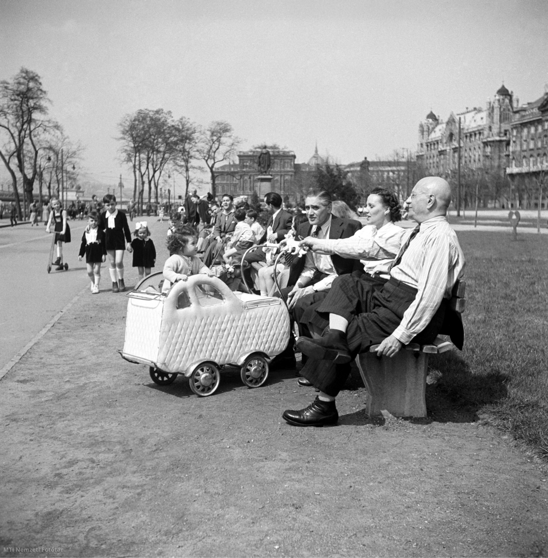 Budapest, April 14, 1952. Resting for the Pestians at the Danube Promenade, sunbathing 