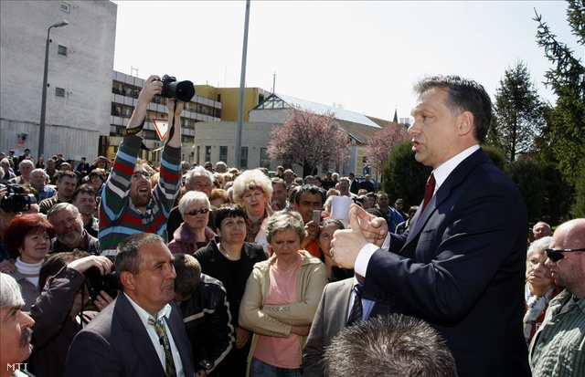 Orbán Viktor 2010-ben, egy Edelényben tartott kampányrendezvényen