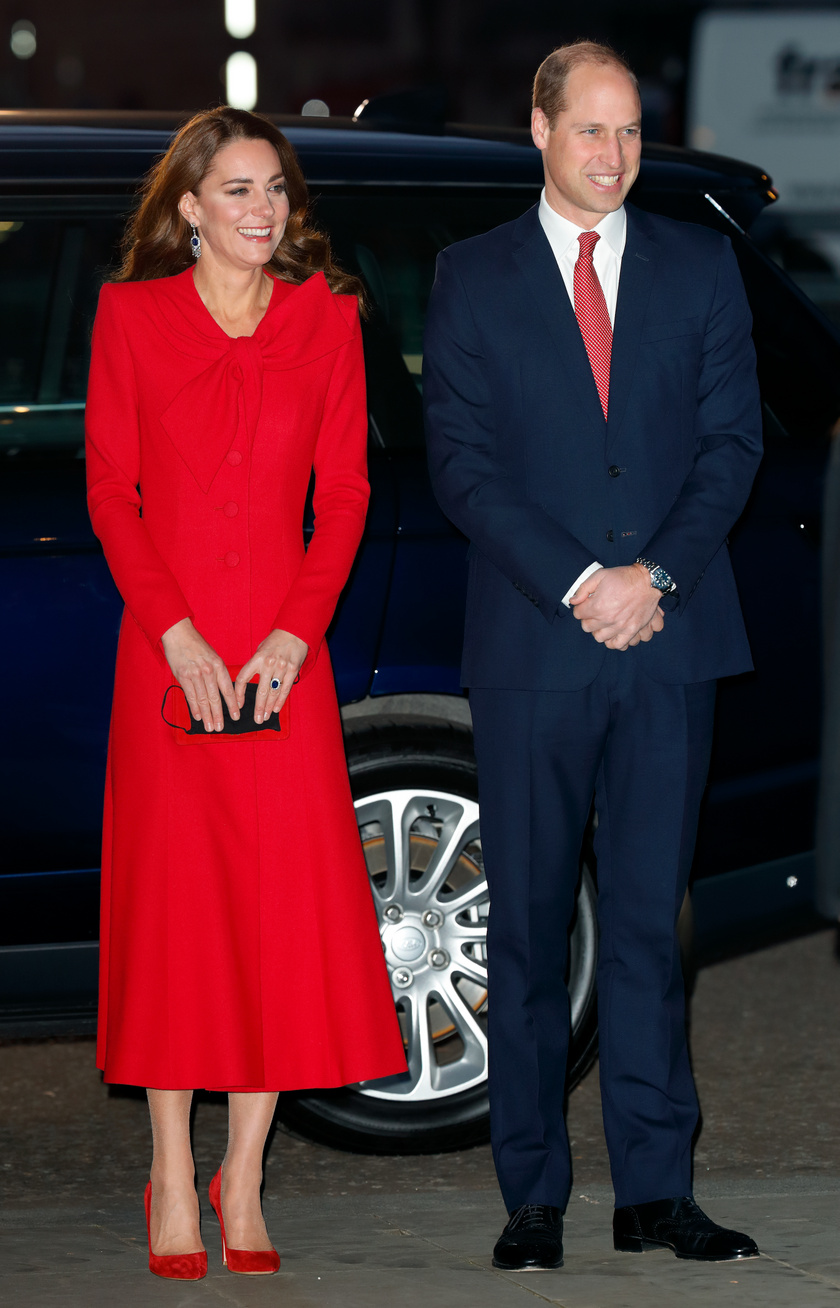 Katalin hercegné és Vilmos herceg hatalmas mosollyal érkeztek meg a szertartás helyszínére.