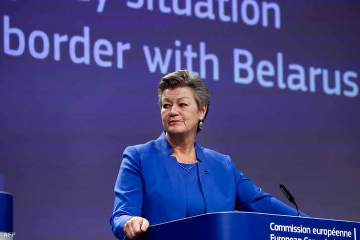 Ylva Johansson, az Európai Bizottság belügyi biztosa beszél egy sajtótájékoztatón a belarusz határon kialakult helyzetről