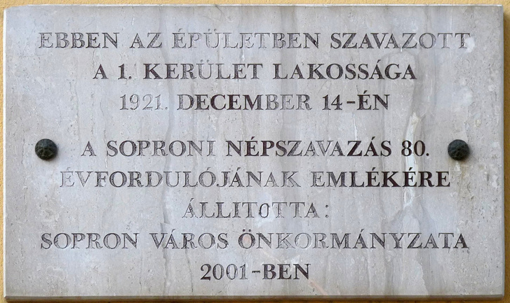 A soproni népszavazás emléktáblája