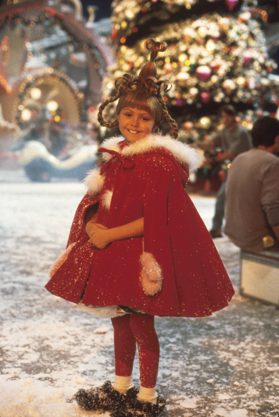 A Grincs a 2000-es évek egyik legnépszerűbb karácsonyi filmje volt, ebben tűnt fel egy ragyogó szemű, akkor mindössze hétéves cuki kislány, Taylor Momsen, aki a film után egészen 2012-ig színészként dolgozott.