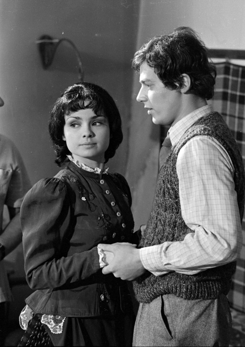 Szerencsi Éva és Szakácsi Sándor 1974-ben a Néhány első szerelem története című tévéfilm forgatásán.