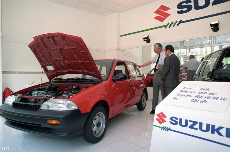Ez pedig az első hazai Suzuki-szalon, de még nem hazai gyártású autókkal