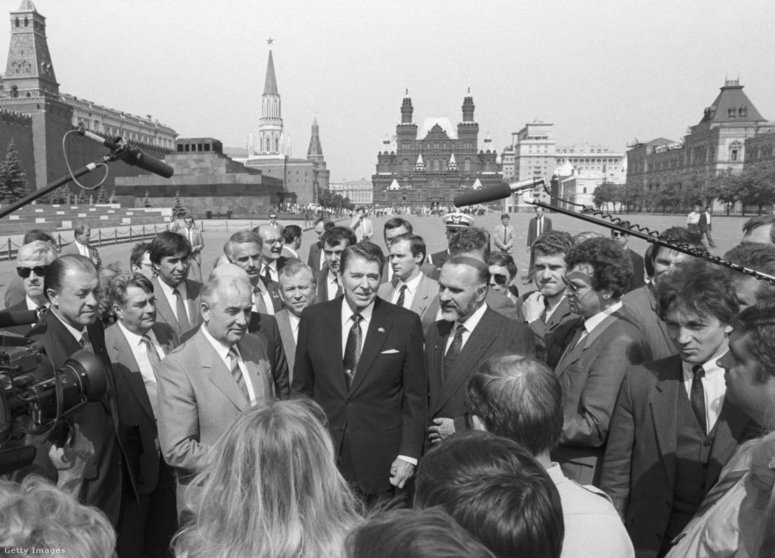 Gorbacsov és Ronald Reagan 1988 májusában a Vörös Téren
