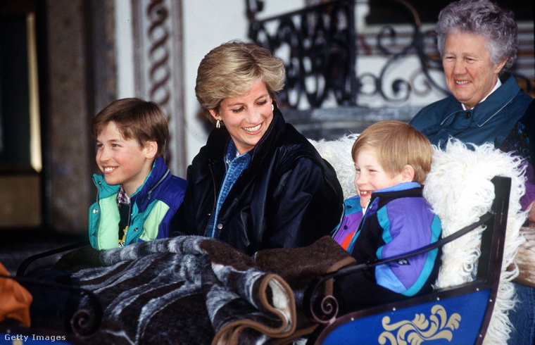 Ezen az 1993-as felvételen Diana és két fia, Vilmos és Harry, valamint dadusuk, Olga Powell látható