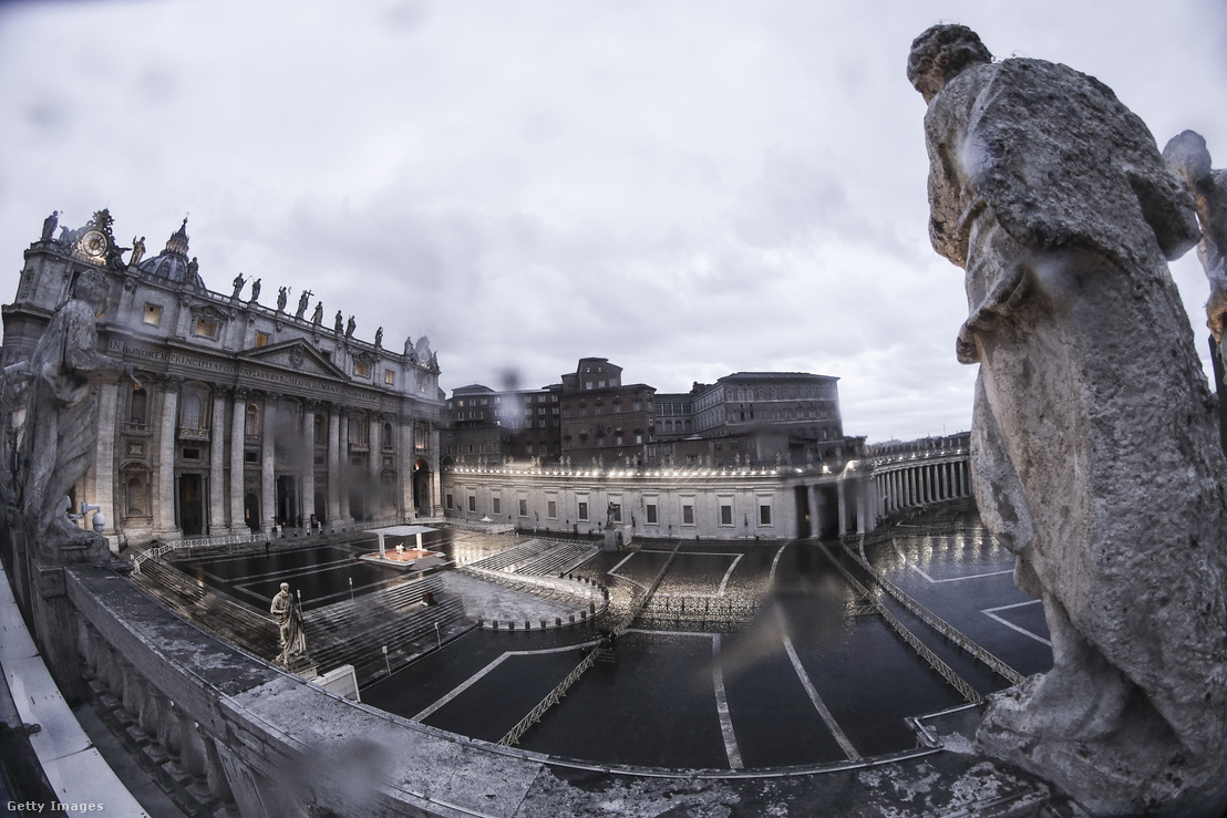 A vatikáni Szent Péter tér 2020. március 27-én