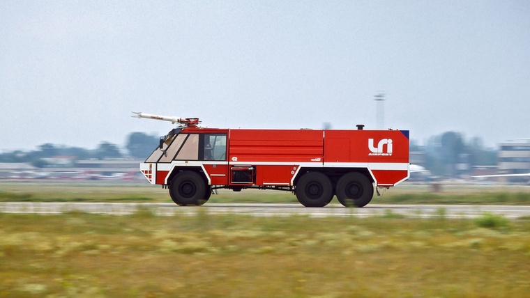 A Panther közvetlen elődjének tekinthető Simba 6x6-osból, a budapesti Ferihegyi repülőtéren, kettő is szolgált, egészen a 2000-es évek elejéig