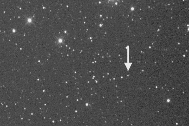 A James Webb Űrtávcső azért látszik, mert a Nap fényét visszaveri. A távolban járó fénypontot Zalaegerszegről örökítette meg egy amatőrcsillagász, név szerint Mezei Balázs. Az animációt a fotókból, melyen nagyítva és jelölve látható a JWST, Landy Gyebnár Mónika készítette.