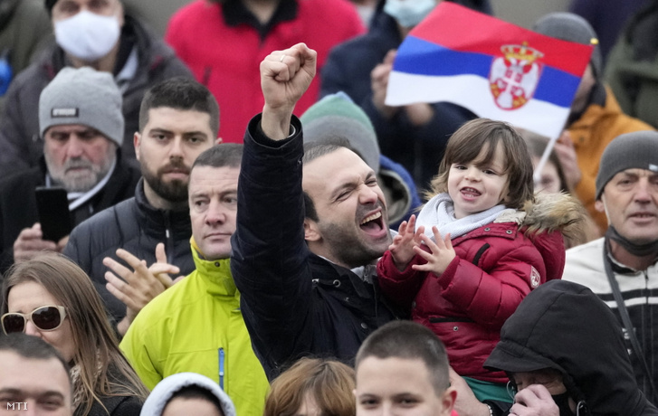 A belgrádi tüntetésen tiltakozók