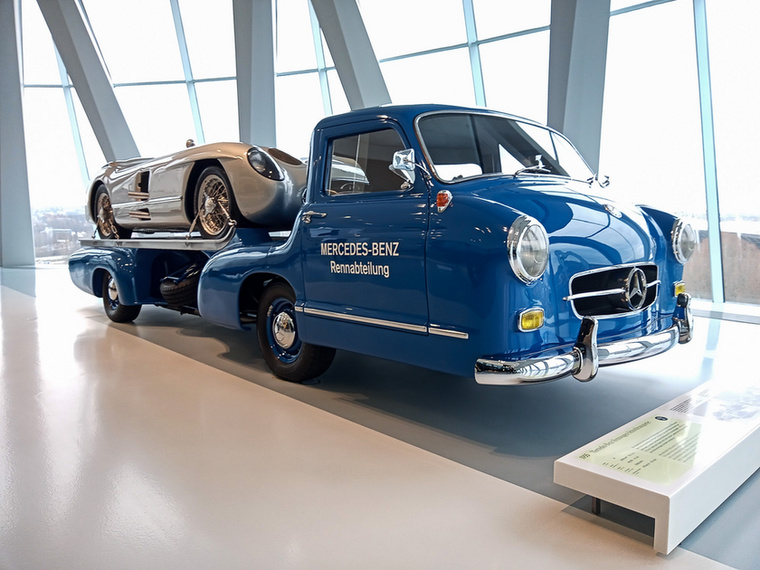 Az 1955-ben összeszerelt Renntrasporter, a világ máig leggyorsabb autószállító trélere
