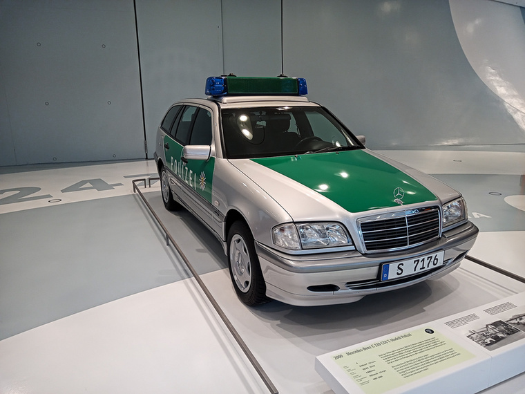 A német rendőrség is állandó megrendelője a Mercedesnek
