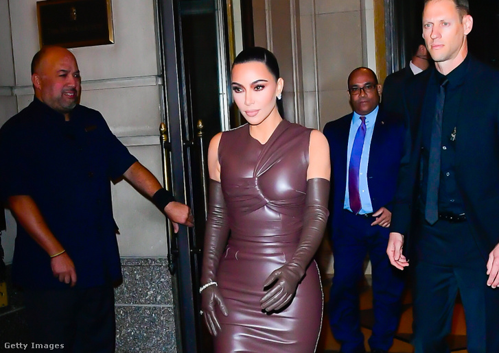 Kim Kardashian, ne fogadjon el befektetési tanácsot parizernek öltözött emberektől