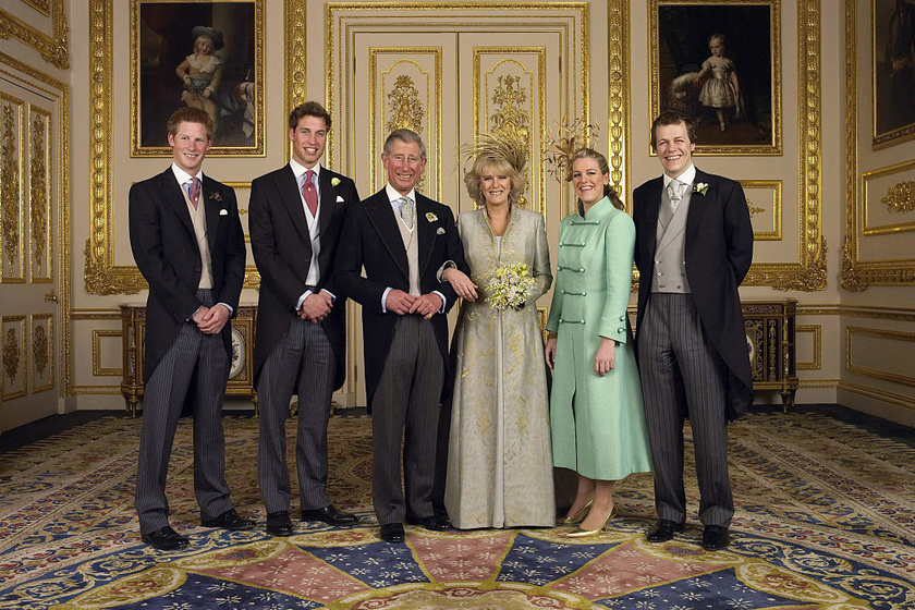 Károly herceg a királynő és fiai beleegyezésével vette feleségül 2005-ben Kamilla hercegnét