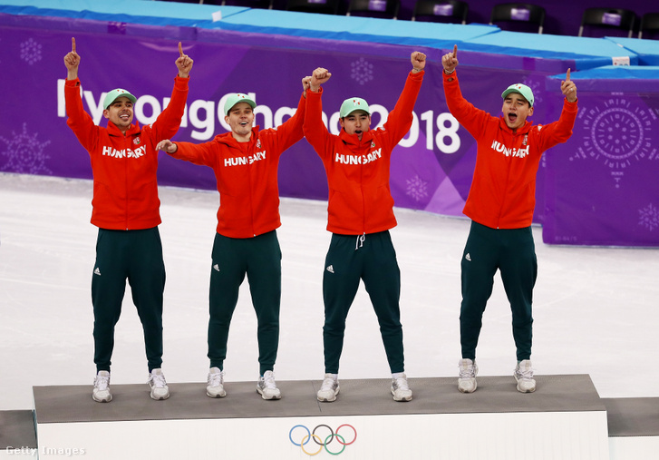 A phjongcshangi olimpiai bajnok váltó: Burján Csaba, Knoch Viktor, Liu Shaoang és Liu Shaolin Sándor (b-j)