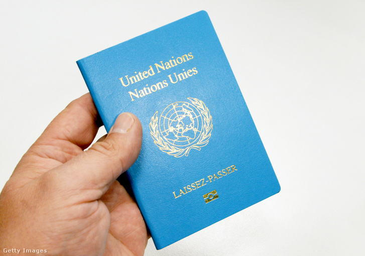Az ENSZ kék „Laissez-Passer” úti okmánya