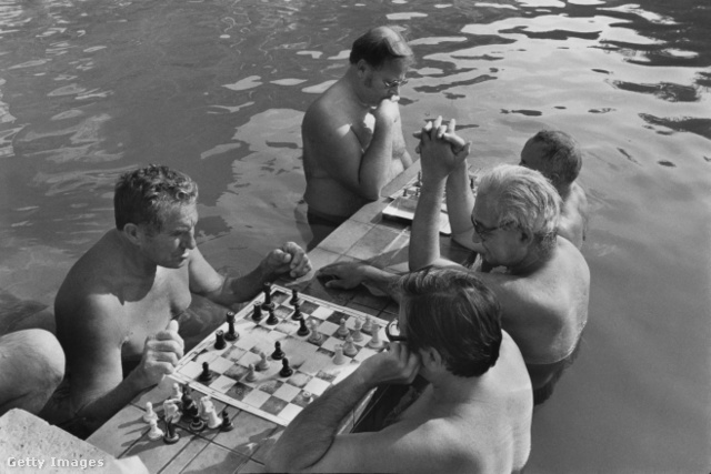 A Széchenyi forró vizében már régóta jól megy a sakk is