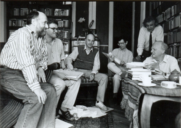 A Holmi szerkesztői 1994 szeptemberében. Balról Fodor Géza, Závada Pál, Domokos Mátyás, Várady Szabolcs, Radnóti Sándor és Réz Pál