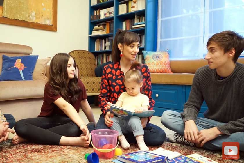 Farkasházi Réka három gyermekével 2021-ben a Családvarázs című műsorban.