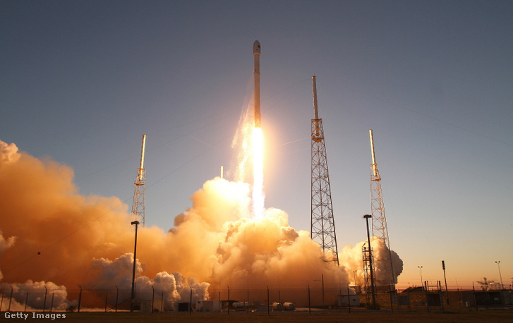 A Falcon 9-es elindul – fedélzetén a NOAA Deep Space Climate Observatoryvel – 2015. február 11-én