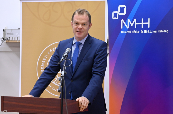 Koltay András, az NKE rektora beszédet mond az NMHH hírközlési laborjának átadóünnepségén Budapesten 2021. szeptember 22-én