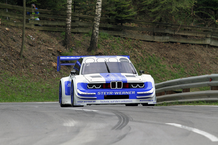 Team-Edlinger-BMW-320i-with-a-3.5-L-IRL-GM-V8-01