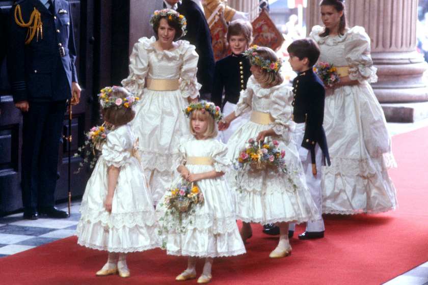 India Hicks és a többi koszorúslány Diana hercegnő és Károly herceg esküvőjén.