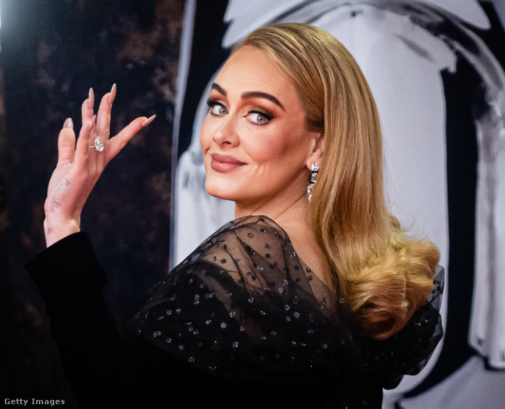 Adele a BRIT Awards díjátadón 2022. február 9-én