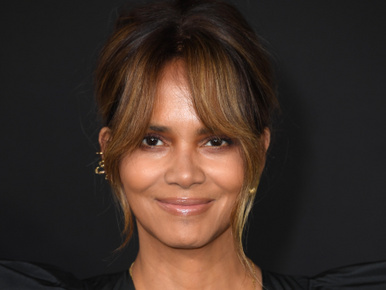 Halle Berry 55 évesen is egy igazi bombanő