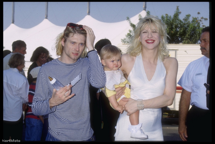 Kurt Cobain a feleségével, Courtney Love-val és közös gyerekükkel, Francesszel