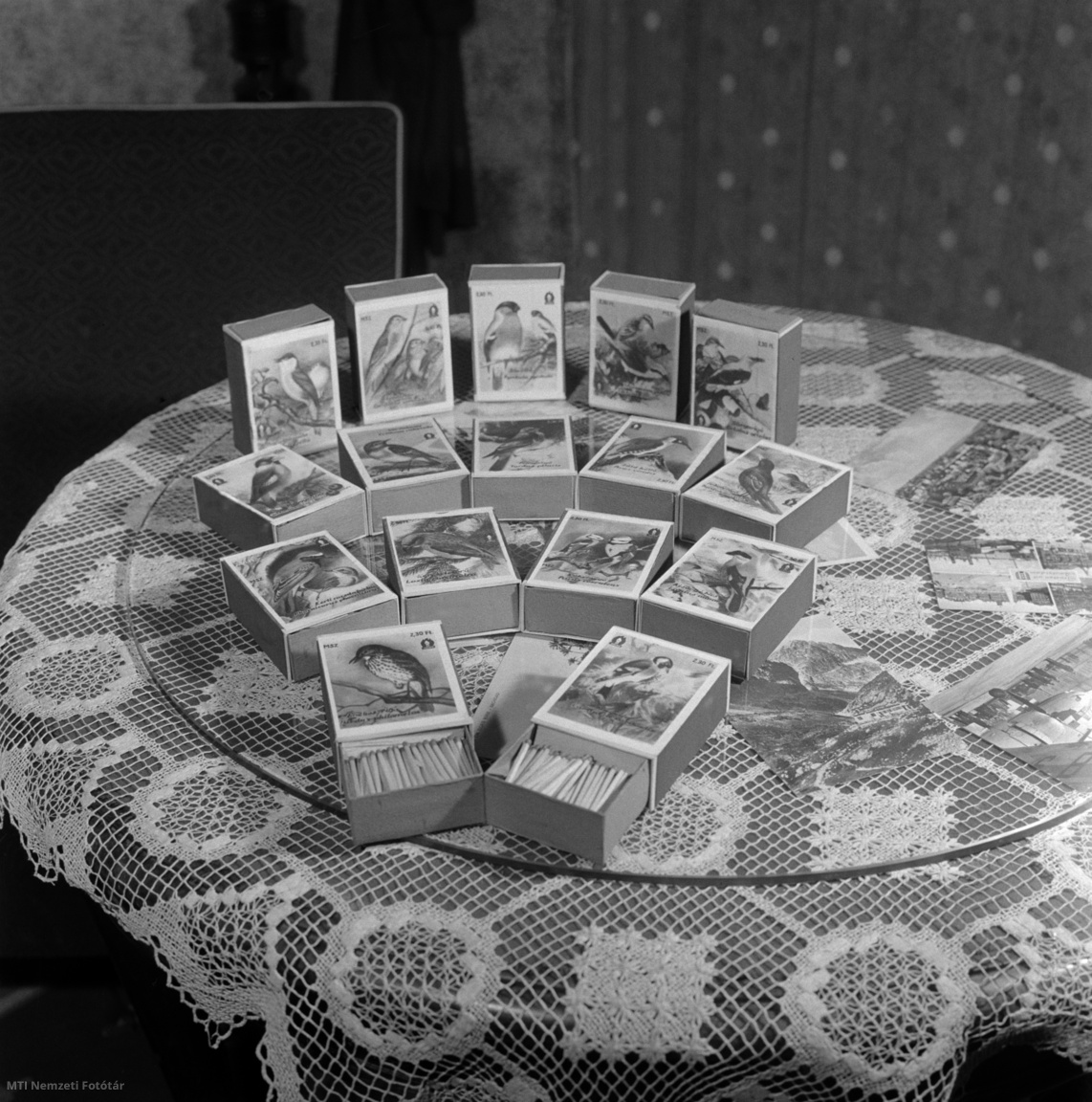 Szeged, 1962. április 19. A madárvilágot bemutató címkék a Szegedi Gyufagyár által gyártott biztonsági gyújtók dobozán.