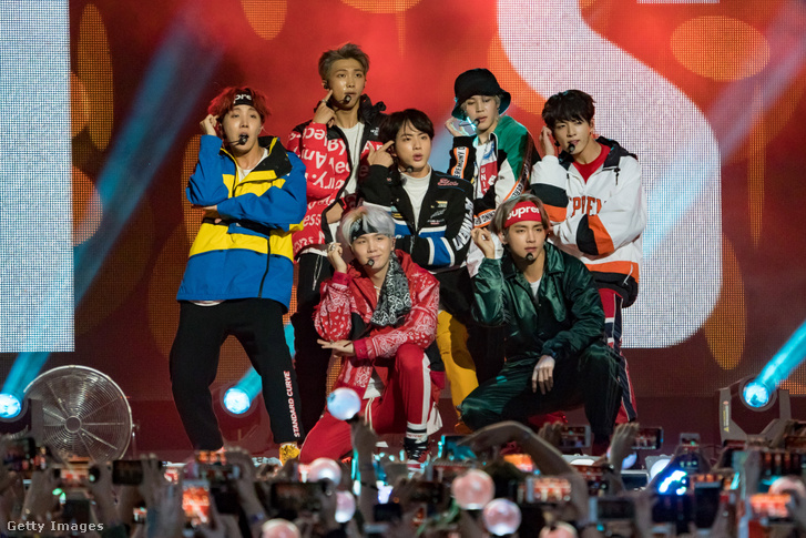 A koreai BTS fiúegyüttes 2017. november 15-én Los Angelesben