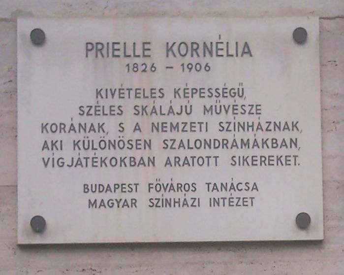 Emléktáblája a XI. kerületi Prielle Kornélia utca 16. szám alatt