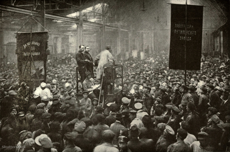 1917 februárjában a gyárakban kialakult sztrájkok hozzájárultak a februári forradalomhoz.