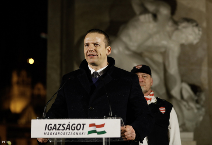 Toroczkai László, a Mi Hazánk Mozgalom elnöke beszédet mond a Horthy Miklós kormányzóvá választásának 100. évfordulója alkalmából tartott megemlékezésen a Kossuth Lajos téren 2020. március 1-jén