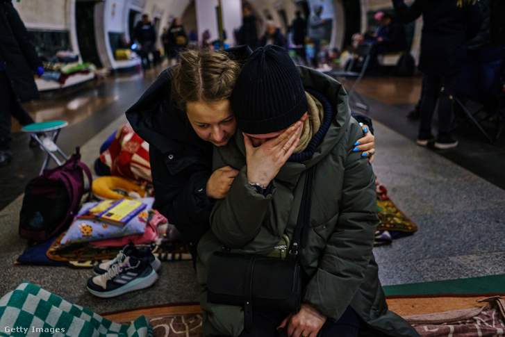 Menedékhely egy kijevi metróállomáson 2022. március 2-án