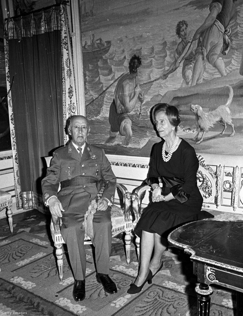 Franco és a felesége, Carmen Polo a Pradóban 1974-ben.