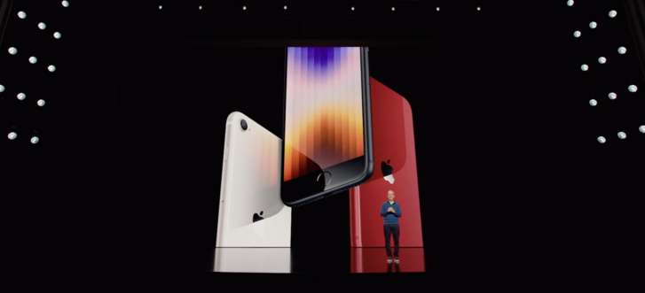 Az iPhone SE harmadik generációja is három színben, éjfeketében, csillagfényben, és Product RED árnyalatban lesz elérhető.