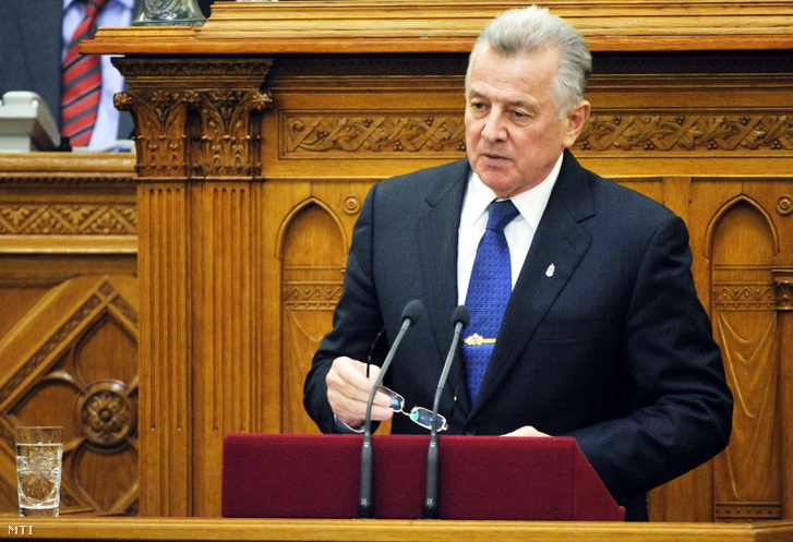 2012. április 2. - Schmitt Pál köztársasági elnök felszólal az Országgyűlés plenáris ülésén. Az államfő bejelentette hogy lemond hivataláról