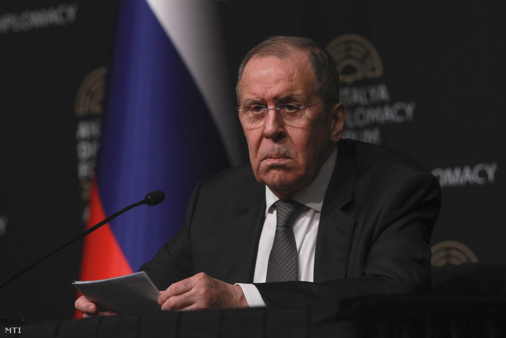 Szergej Lavrov orosz külügyminiszter sajtótájékoztatót tart Antalyában 2022. március 10-én