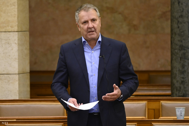 Molnár Gyula az MSZP vezérszónoka felszólal az Országgyűlés plenáris ülésén 2021. április 8-án