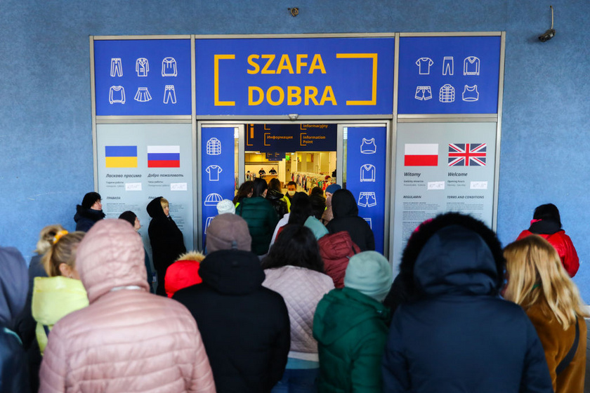 A Szafa Dobra az International Bund Polska szervezésében valósult meg, a kialakításához olyan cégek is segítséget nyújtottak, mint az IKEA vagy a Strabag. A több száz önkéntes nélkül viszont nem jöhetett volna létre a projekt.