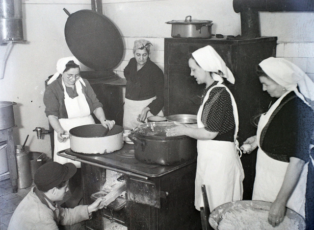 A Kertész utcai ortodox iskola és hitközségi konyhája, 1946