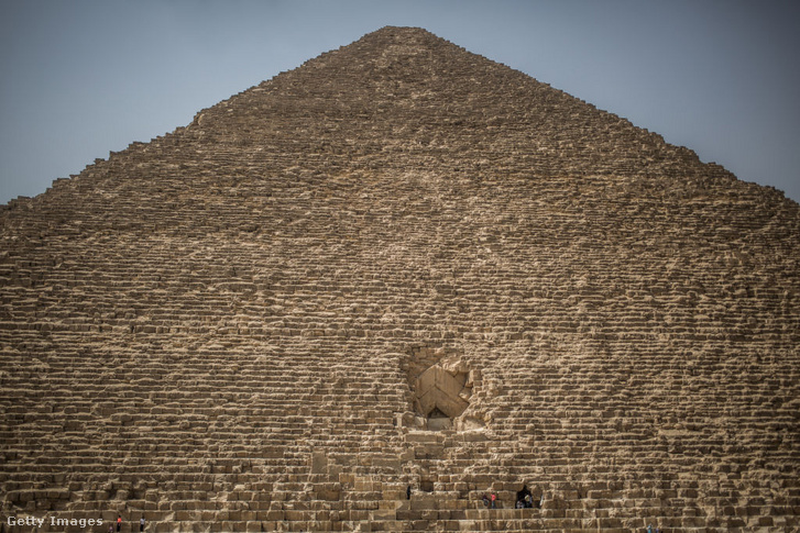 A gízai nagy piramis bejárata