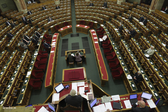 A képviselők néhány óránál tovább csak nagyon ritkán tartózkodnak a Parlamentben